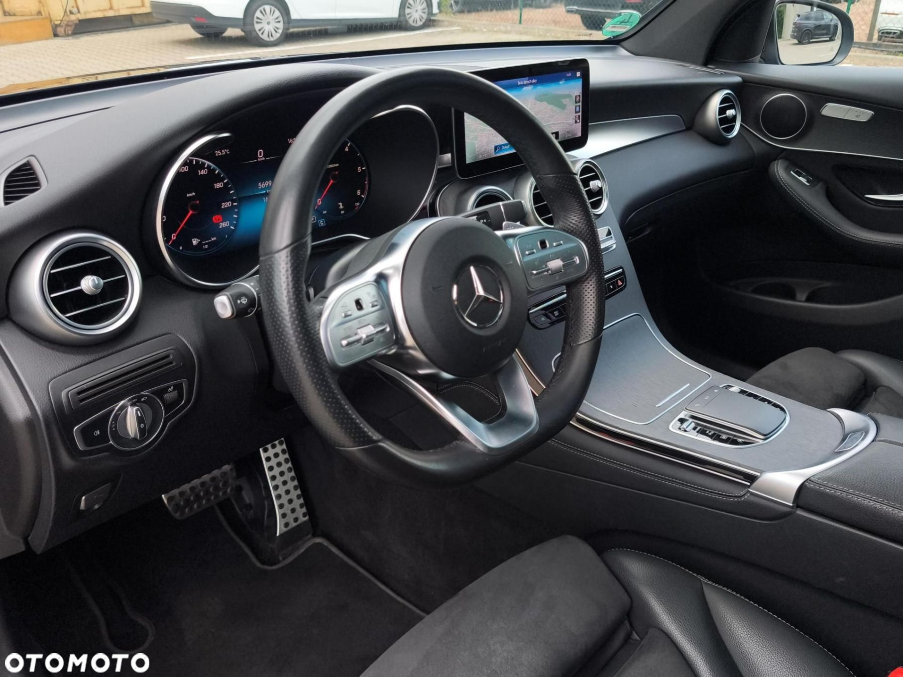 Mercedes-Benz GLC - 9