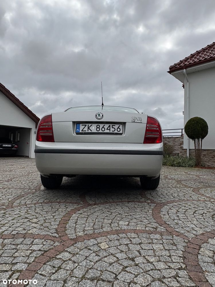 Skoda Superb 1.8 Turbo Elegance - 10