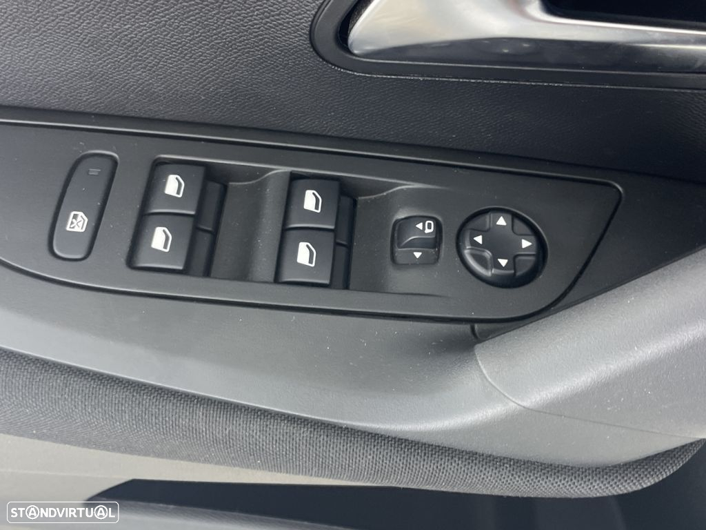 Peugeot 2008 1.2 PureTech Active Pack - 19