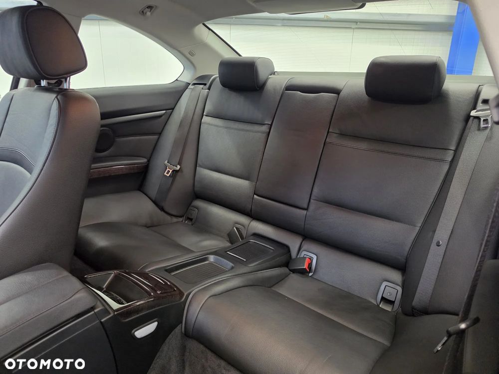 BMW Seria 3 320d Edition Exclusive - 24