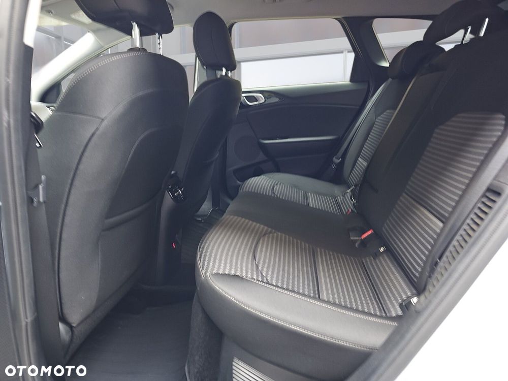 Kia Ceed 1.6 GDI PHEV L DCT - 8