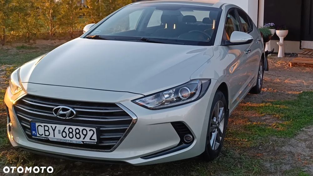 Hyundai Elantra 1.6 Comfort - 1