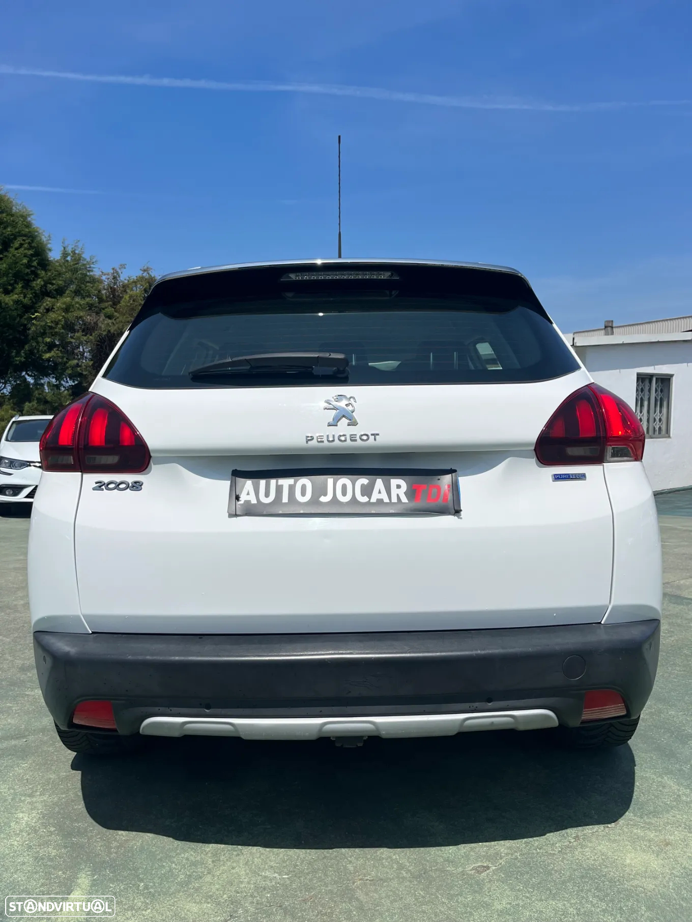 Peugeot 2008 1.2 PureTech Allure EAT6 - 5
