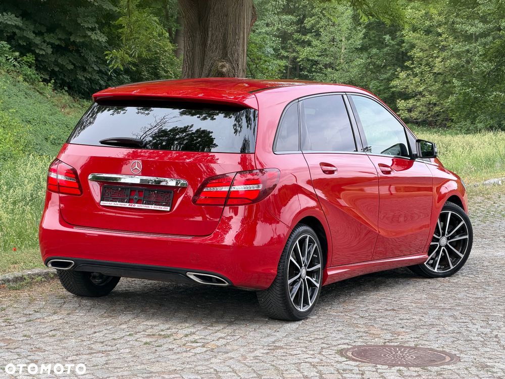 Mercedes-Benz Klasa B 180 7G-DCT UrbanStyle Edition - 4