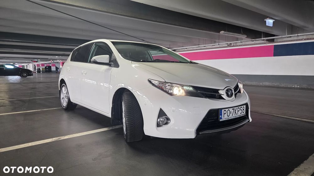 Toyota Auris 1.6 Premium + - 3