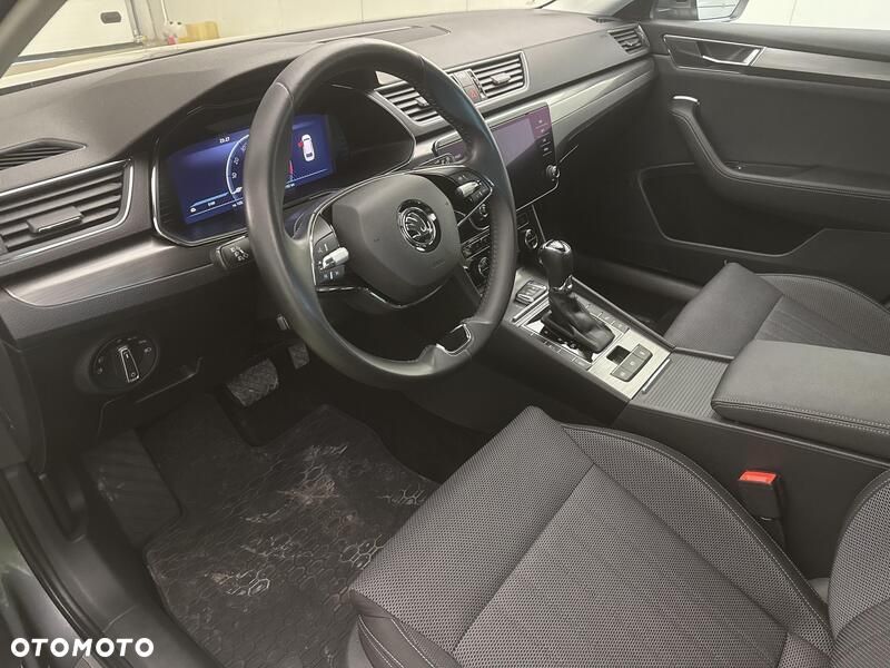 Skoda Superb 2.0 TDI SCR Style DSG - 10