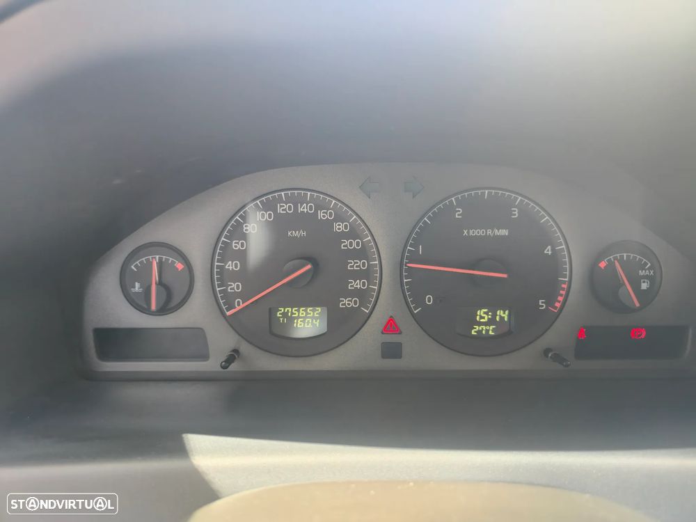 Volvo V70 2.4 D5 - 12