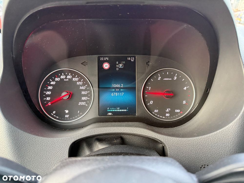 Mercedes-Benz Sprinter - 12