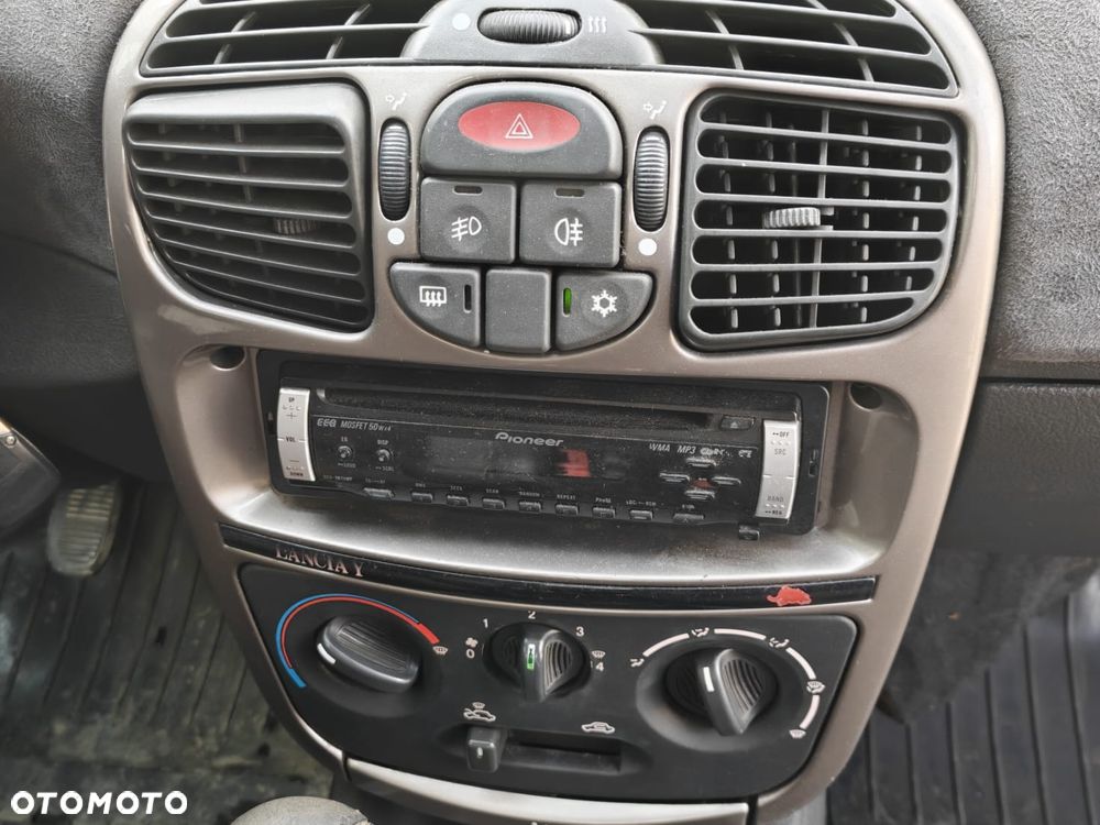 Lancia Ypsilon - 9