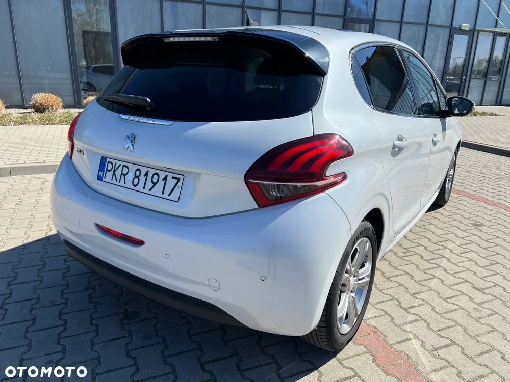 Peugeot 208 - 6