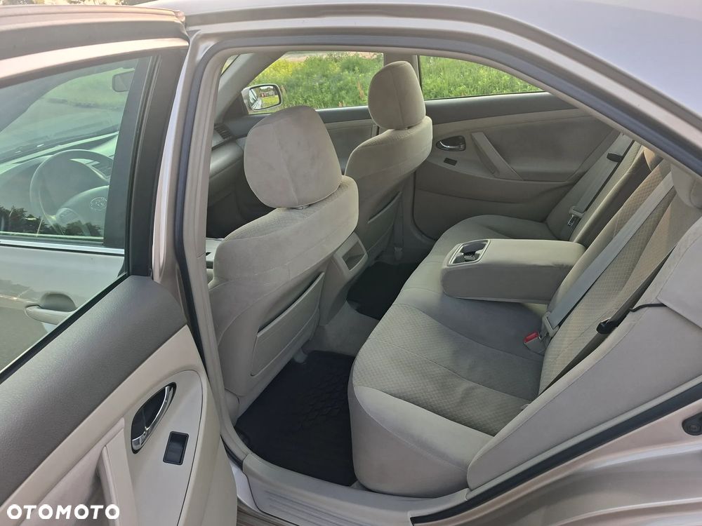Toyota Camry - 12