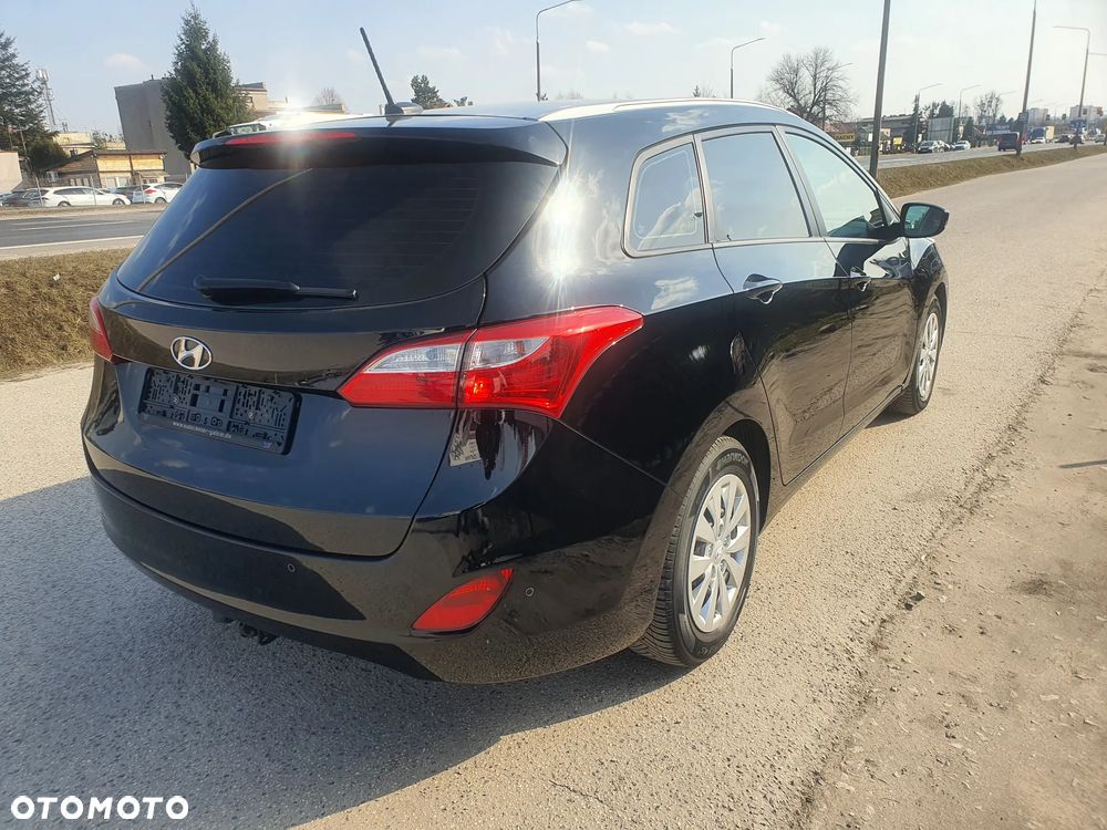 Hyundai i30 blue 1.6 CRDi Classic Navigation - 5