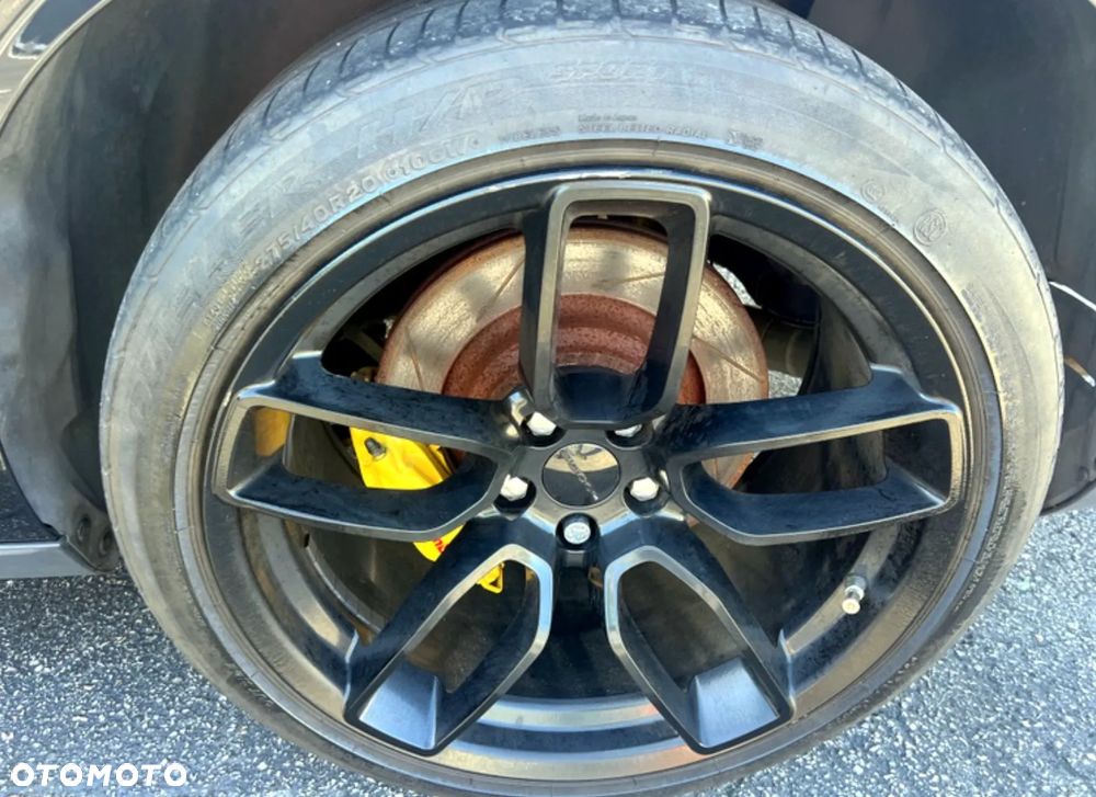 Dodge Challenger - 12