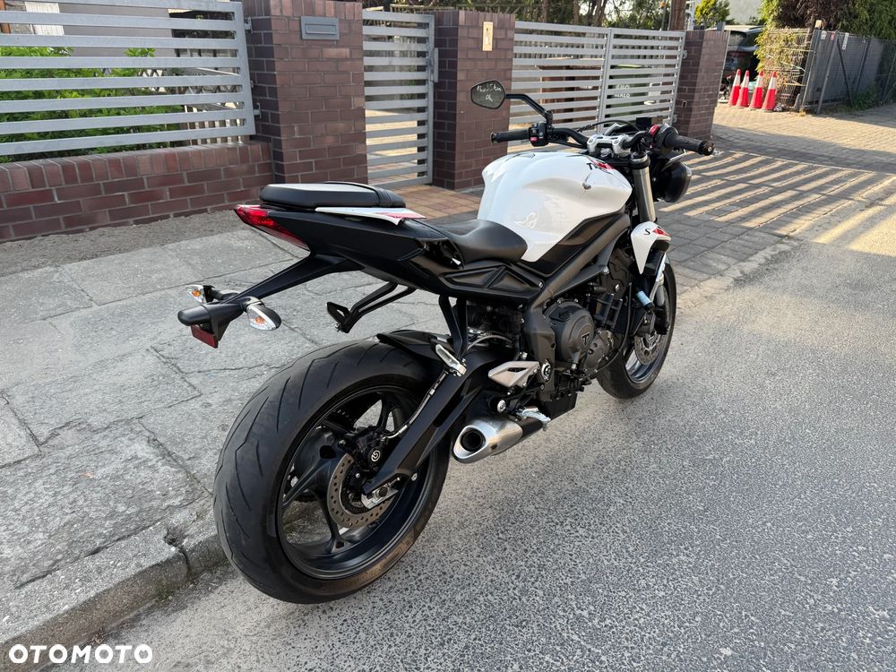 Triumph Street Triple - 8
