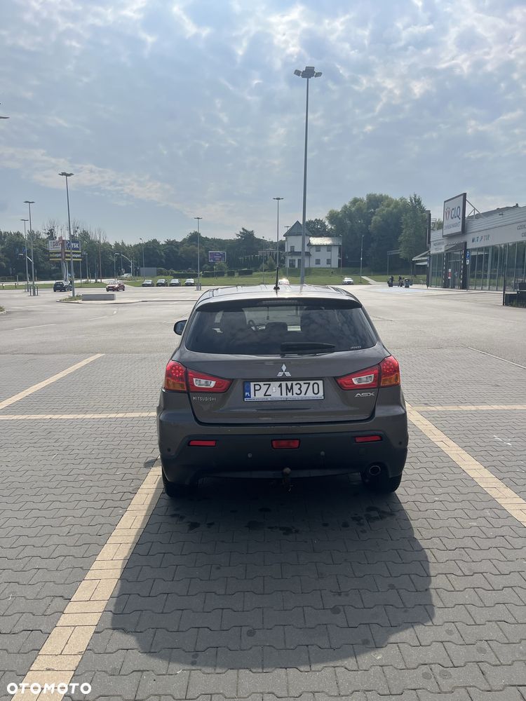 Mitsubishi ASX - 10