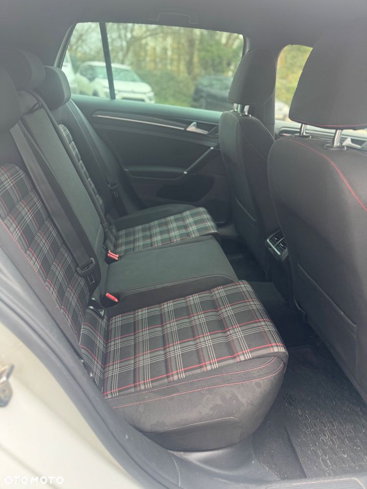 Volkswagen Golf GTI (BlueMotion Technology) DSG - 14