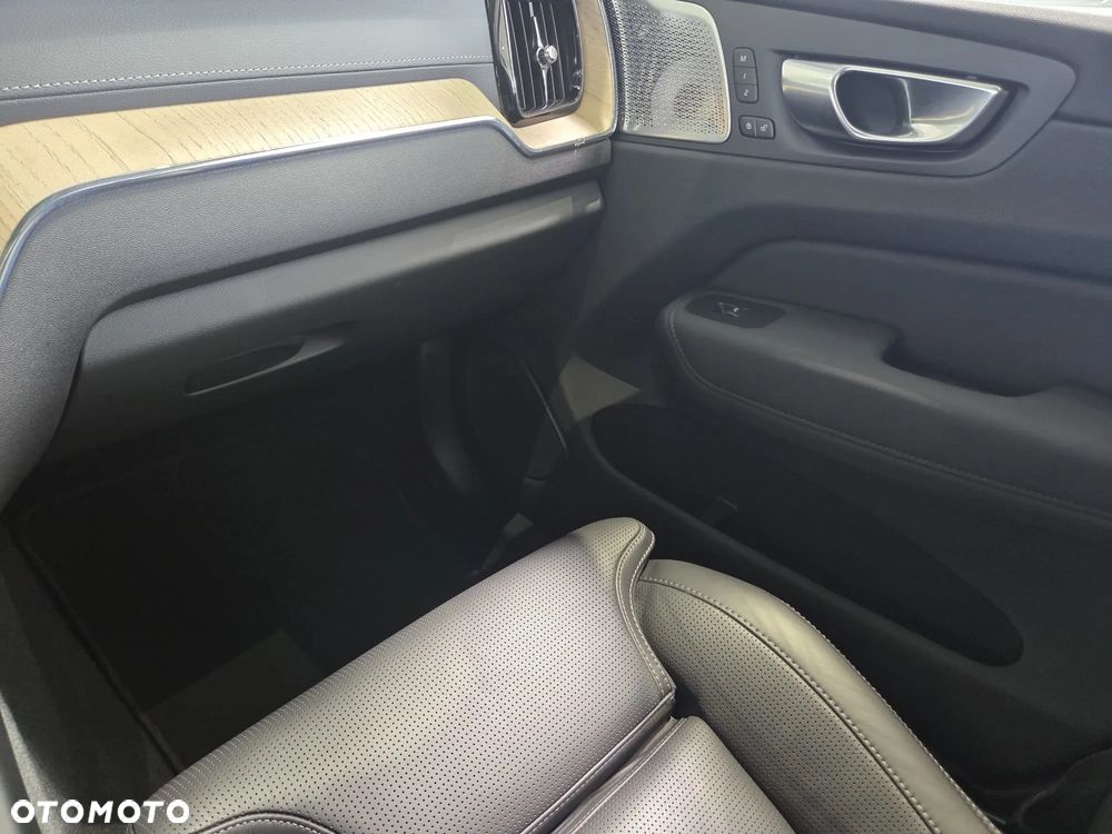 Volvo XC 60 B5 B AWD Ultimate Dark - 31