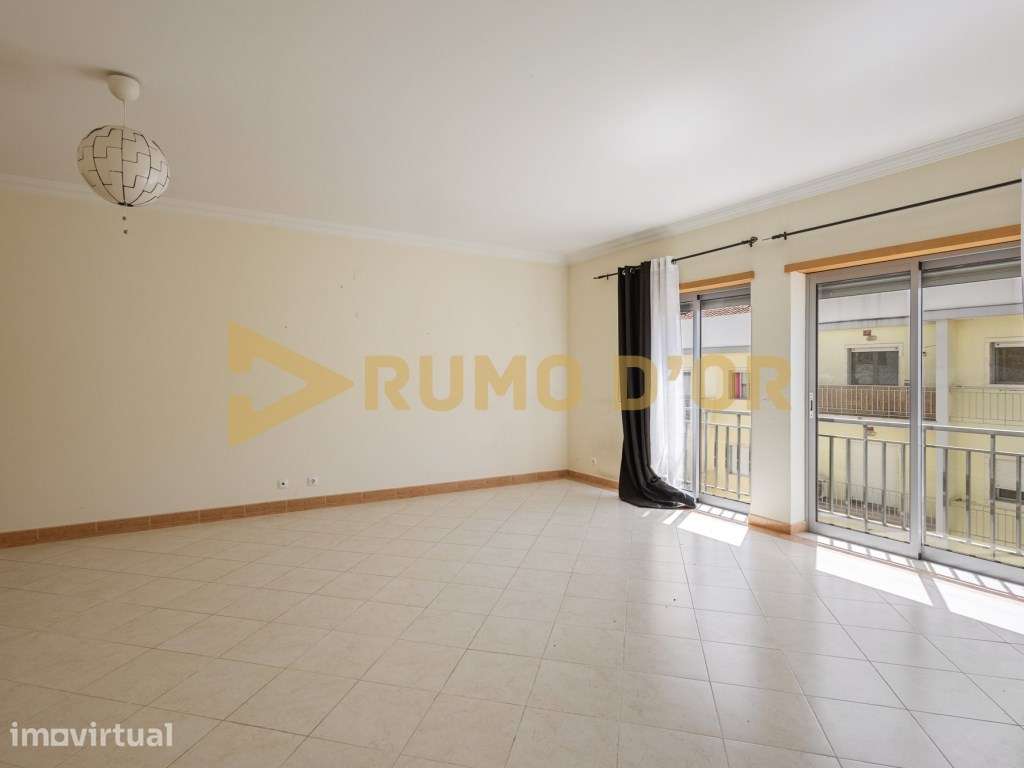 Apartamento T2 com Garagem para 2 Carros em Barnabé - Alenquer - Grande imagem: 4/25