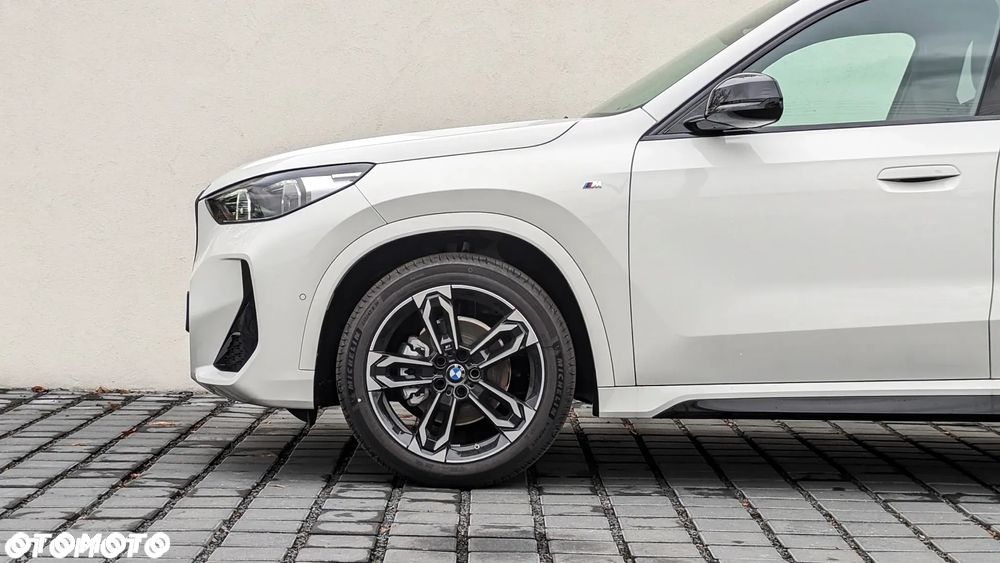 BMW iX1 xDrive30 66.5kWh xLine - 4