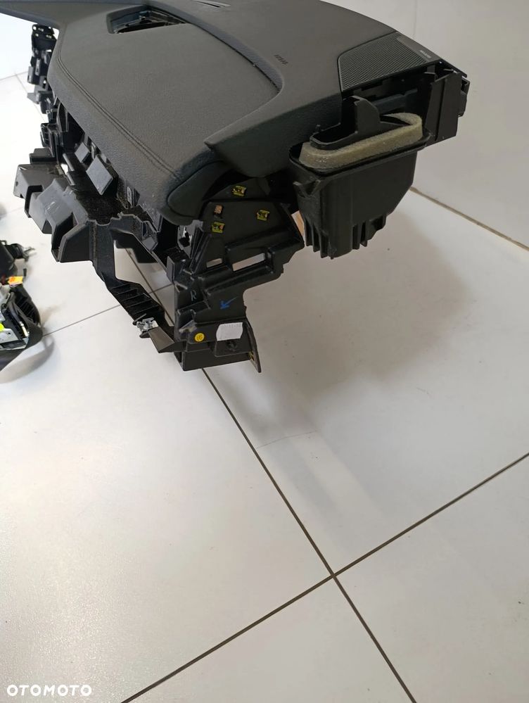 Deska konsola poduszki pasy eu head up #2 Audi Q8 e-tron etron lift - 8