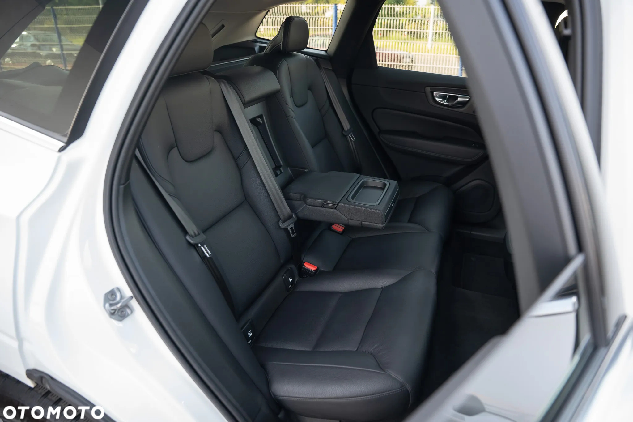 Volvo XC 60 B4 D AWD Geartronic Momentum Pro - 35