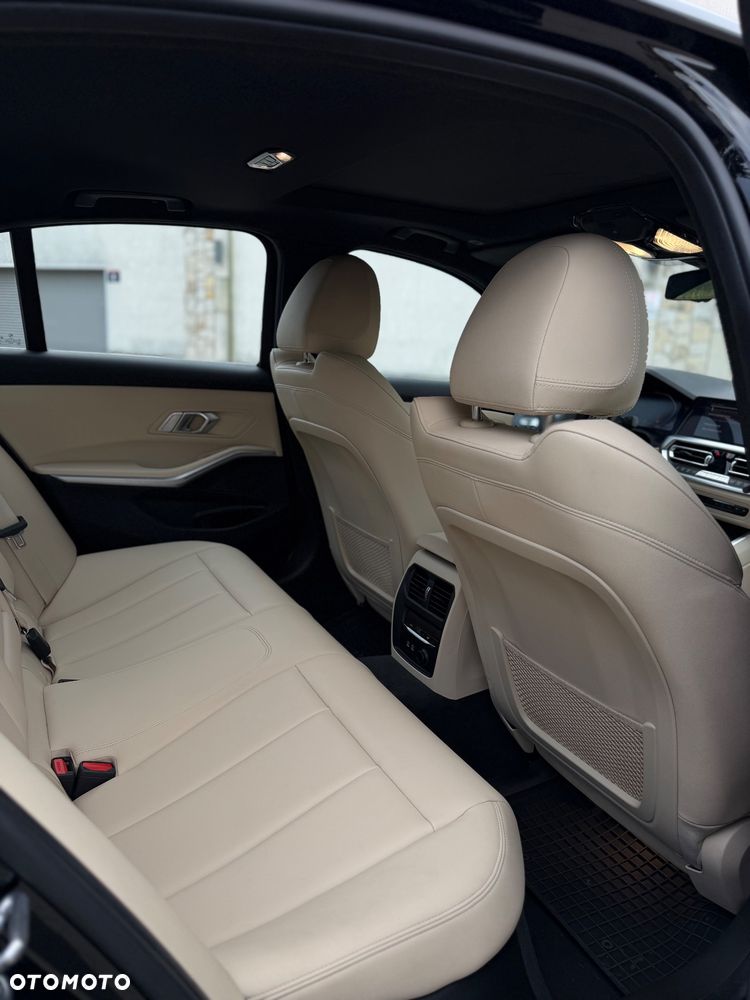 BMW Seria 3 330i xDrive Luxury Line - 21