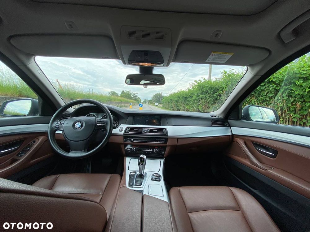 BMW Seria 5 528i xDrive Luxury Line - 11