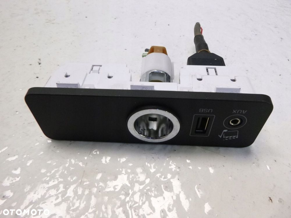 VOGUE L405 SPORT PORT GNIAZDO AUX USB ZAPALNICZKA - 4
