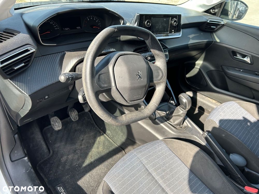 Peugeot 208 - 5