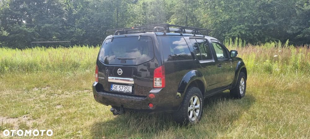 Nissan Pathfinder 2.5 D LE - 6