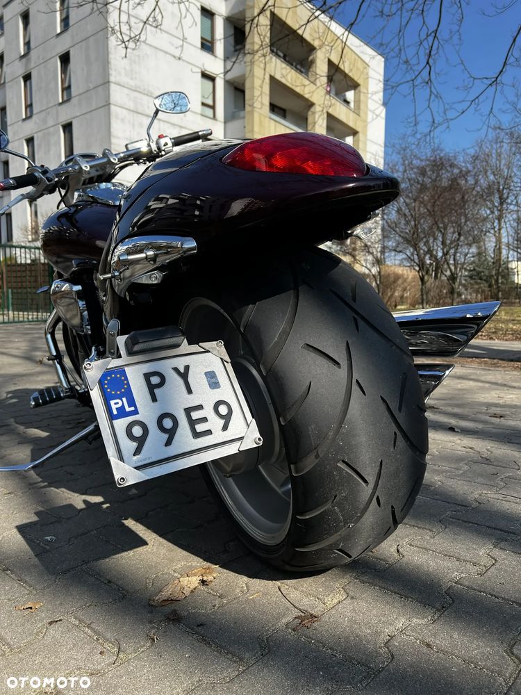 Suzuki Intruder - 10
