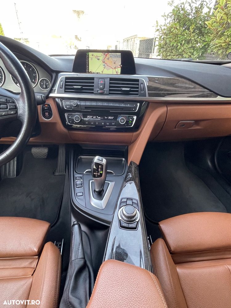 BMW Seria 3 320d Touring Aut. Luxury Line - 7