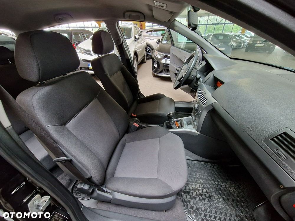 Peugeot 208 - 10