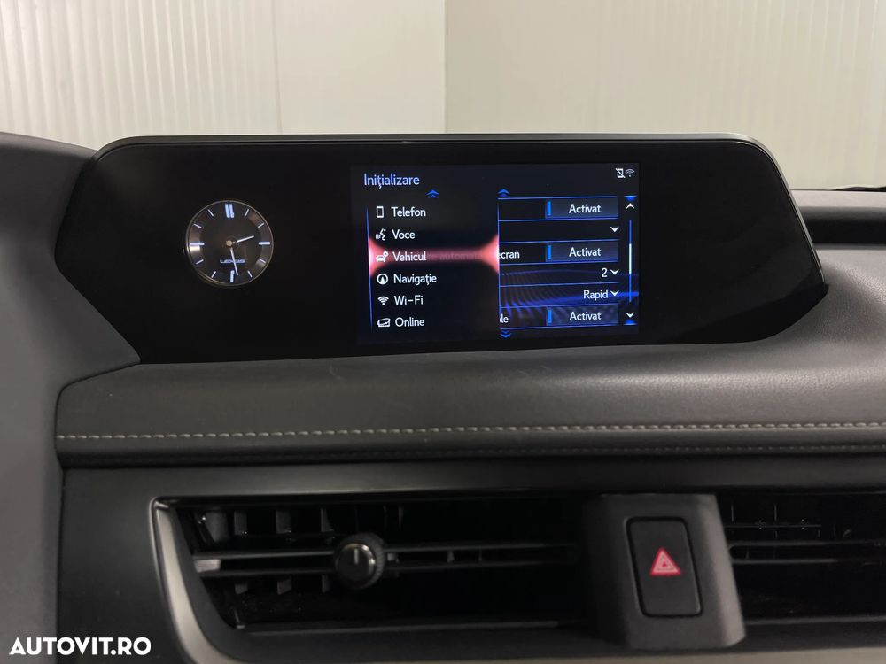 Lexus UX 250h Business Edition - 17