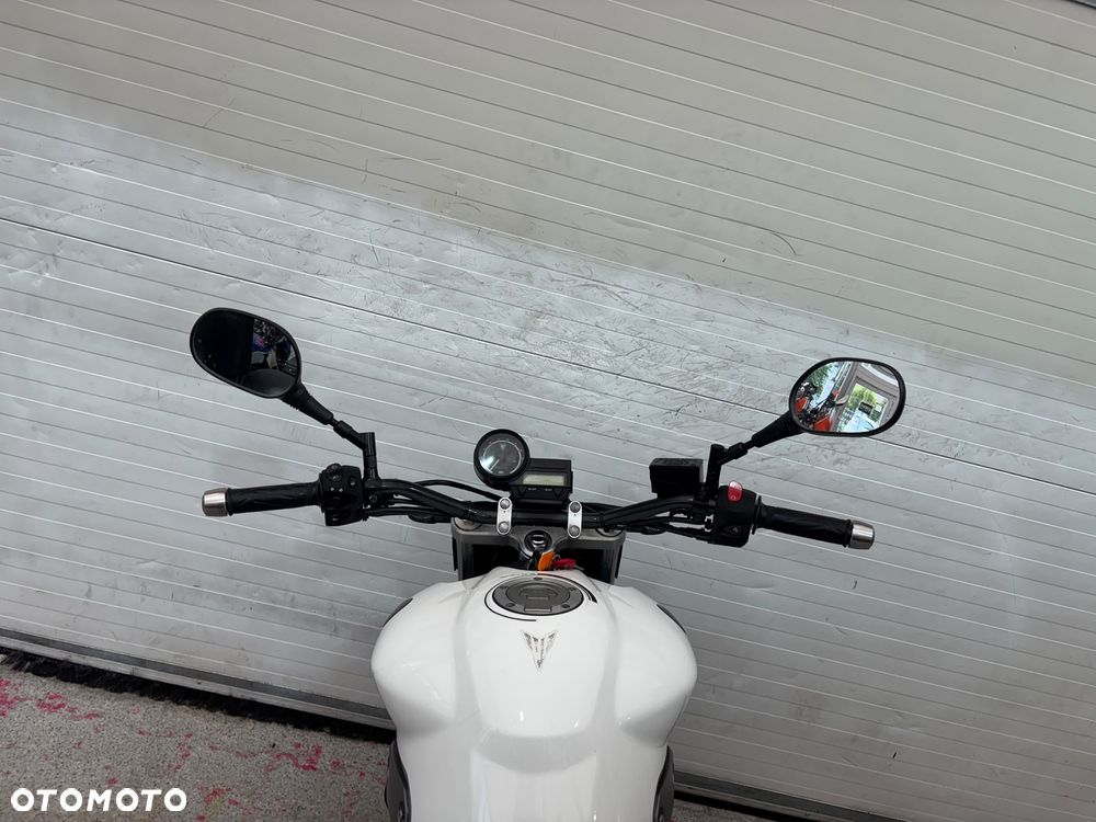Yamaha MT - 28