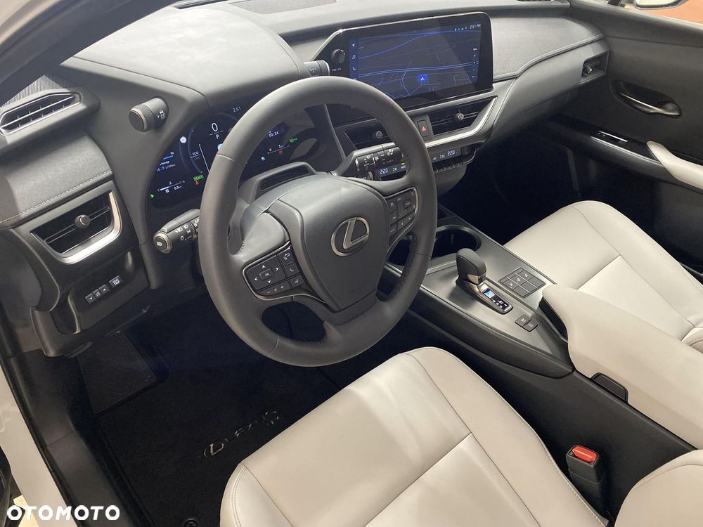 Lexus UX 300h F Sport Design - 10