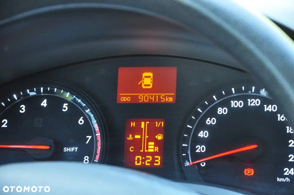 Toyota Avensis 1.6 Active - 38