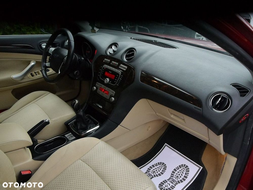 Ford Mondeo 2.0 FF Ghia - 27