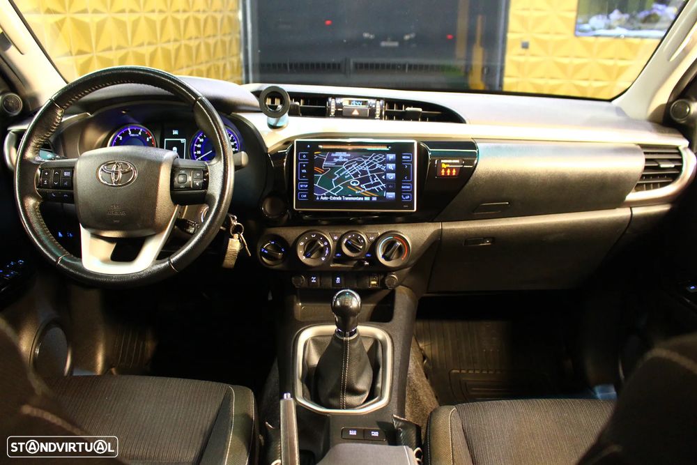 Toyota Hilux 2.4 D-4D 4WD Tracker - 15