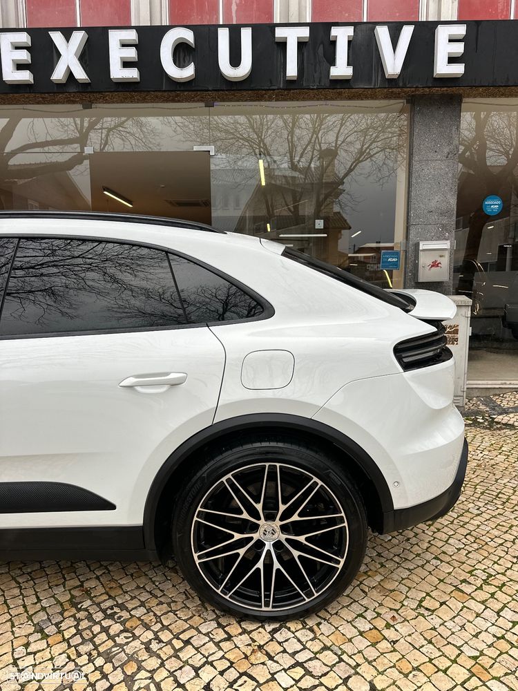 Porsche Macan Electric 4 - 5