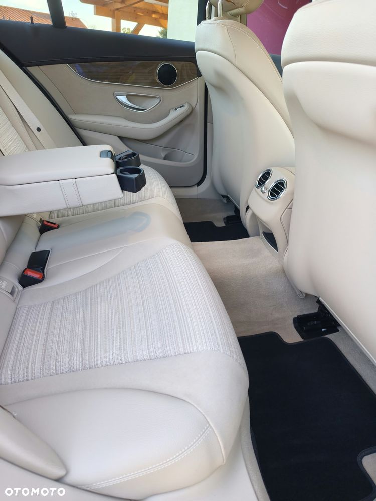 Mercedes-Benz Klasa C 200 4-Matic 7G-TRONIC - 38