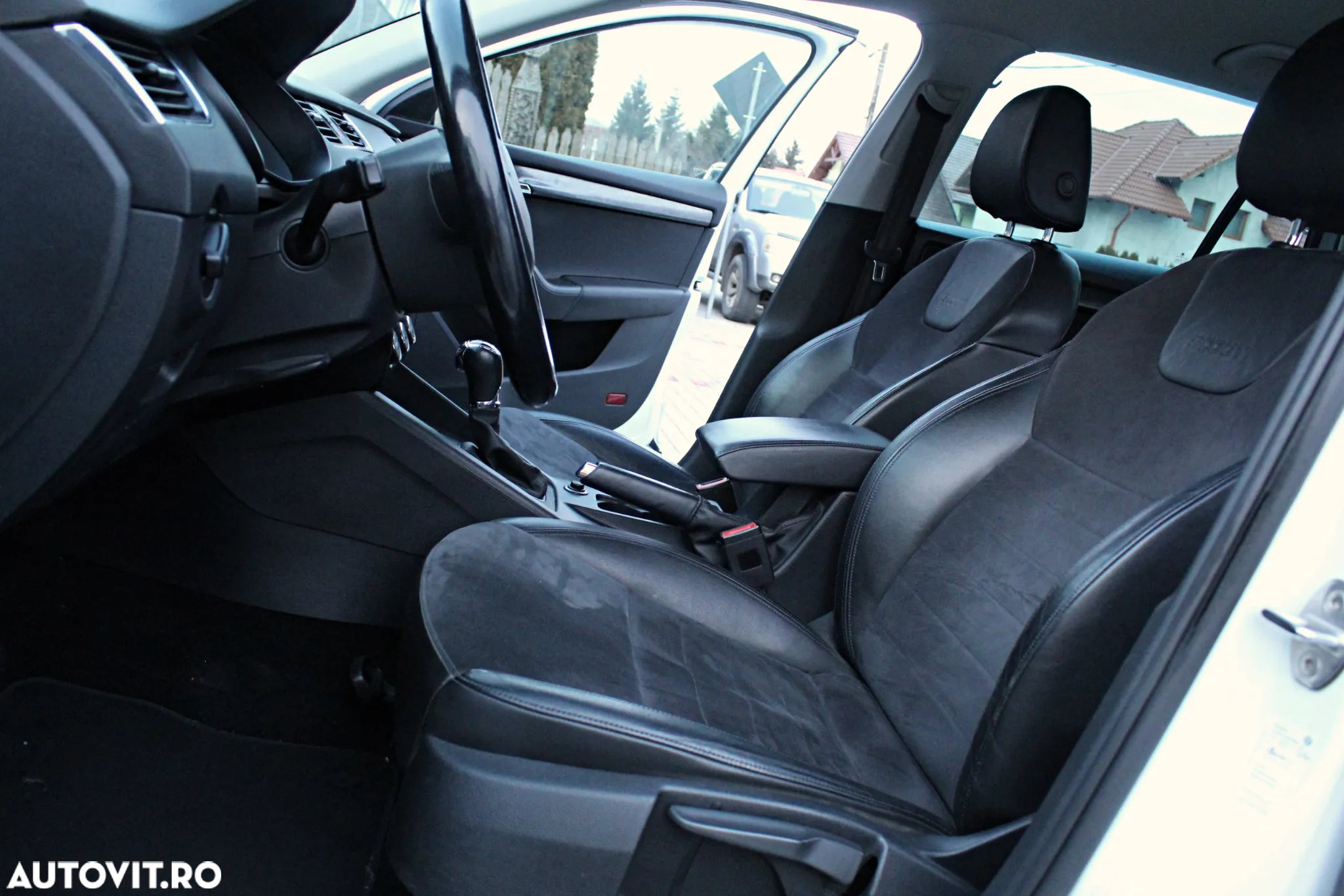 Skoda Octavia Combi 2.0 TDI 4x4 DSG Scout - 15