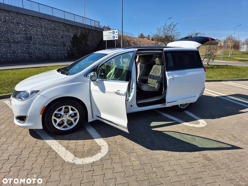 Chrysler Pacifica - 20