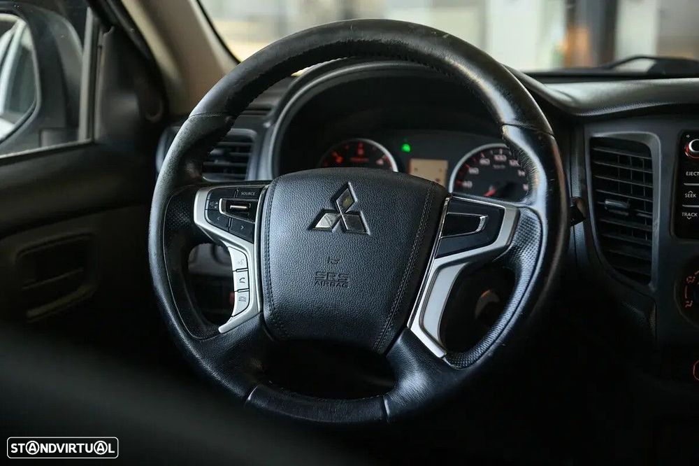 Mitsubishi L200 2.4 DI-D Club Invite Strakar Look 4WD - 23
