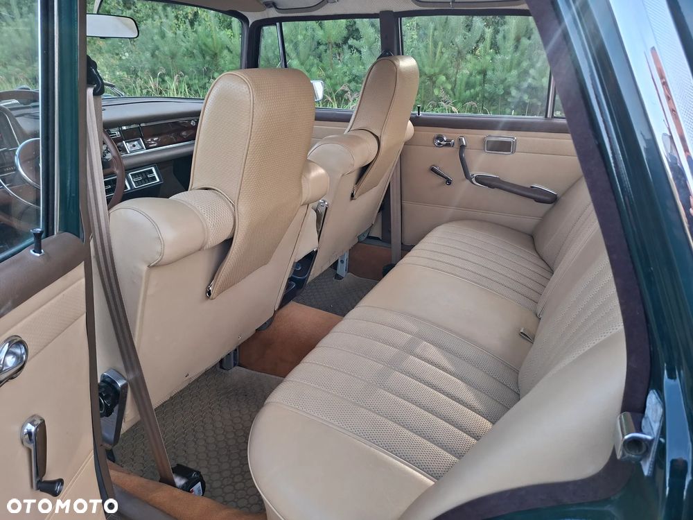 Mercedes-Benz W111 - 17
