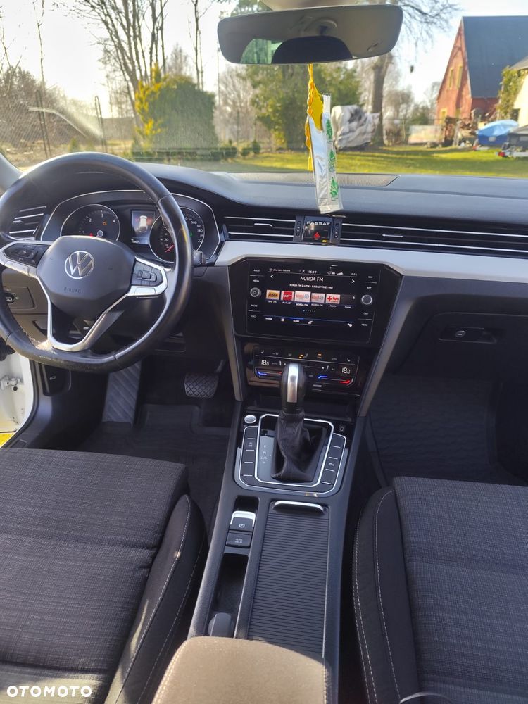 Volkswagen Passat 2.0 TDI Elegance DSG - 8