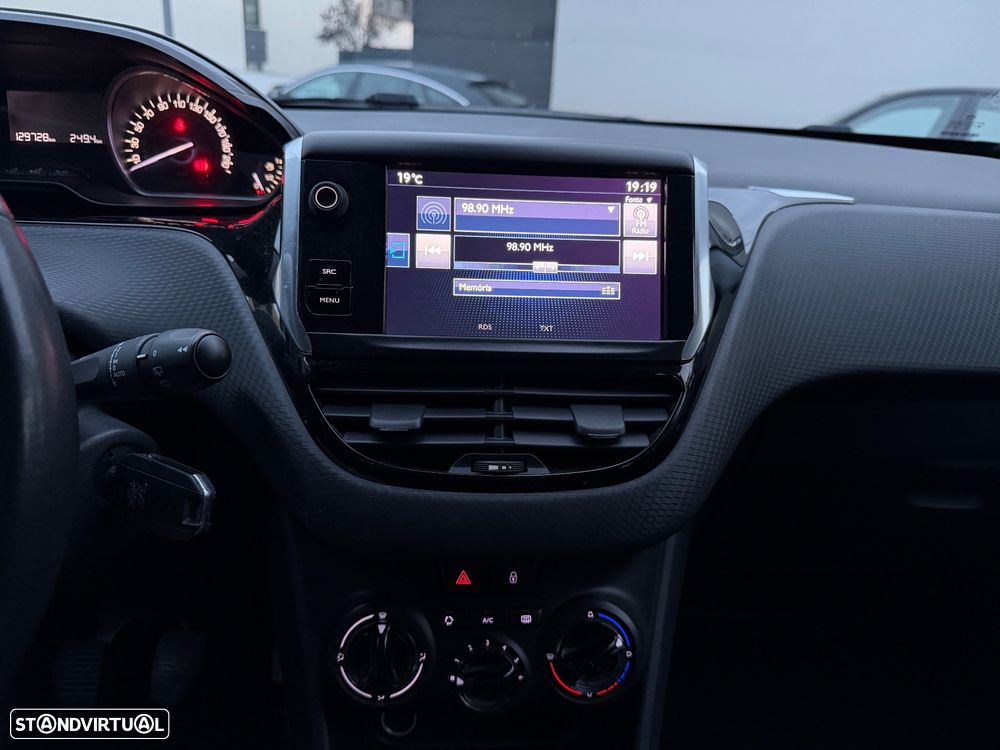 Peugeot 208 1.2 PureTech Style - 21