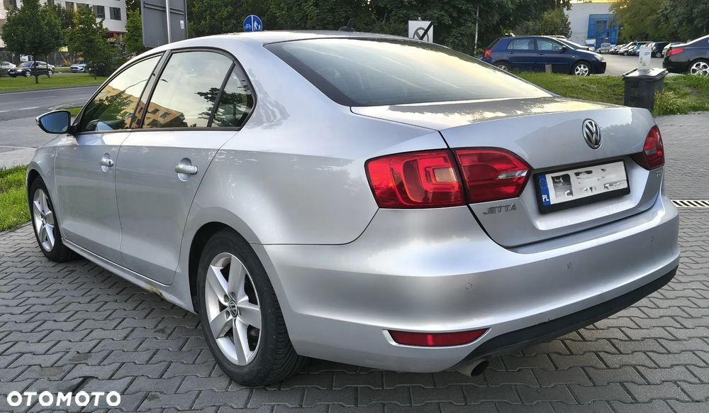 Volkswagen Jetta 1.6 TDI Comfortline - 4