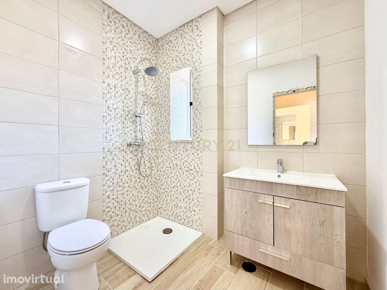 Moradia T2 em Boliqueime | Lote de 1126m2 com Jardim e Terraço - Grande imagem: 3/31