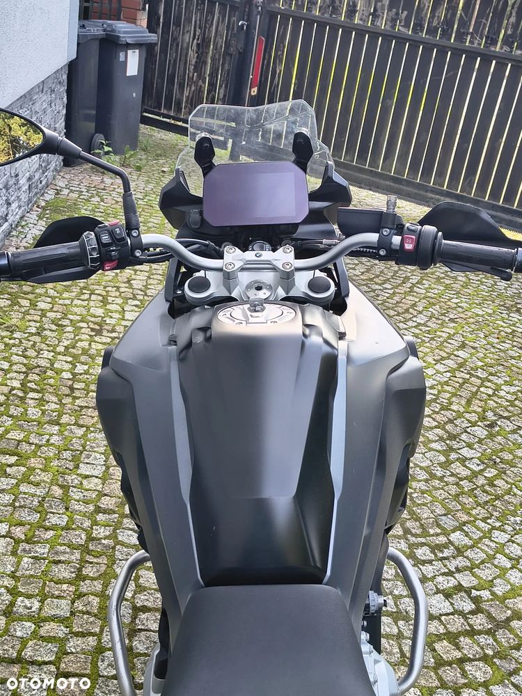 BMW F - 35